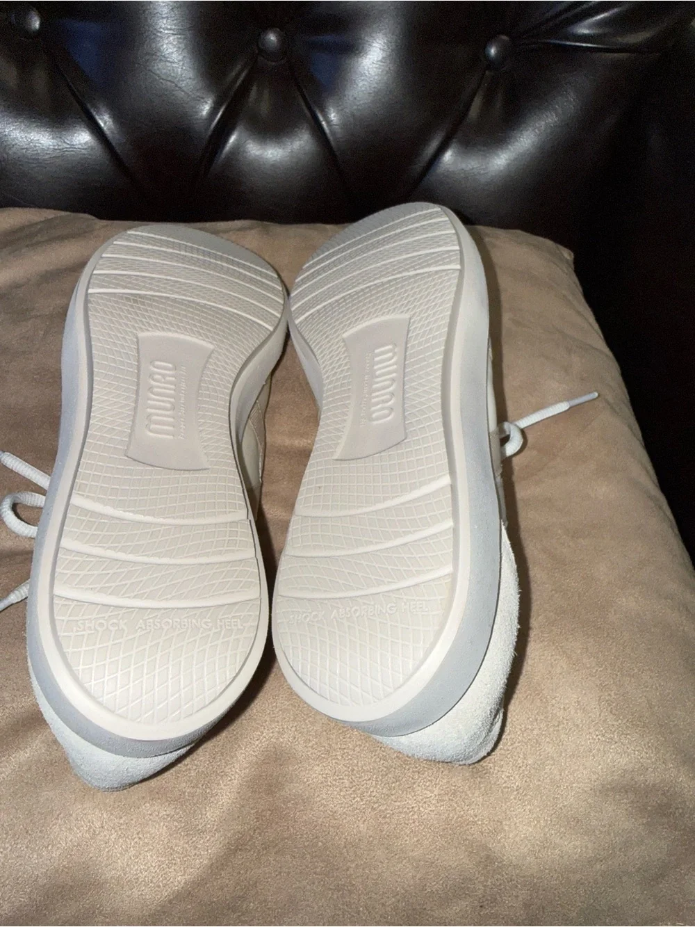 LIKE NEW ITALIAN  MUNRO BEIGE NEUTRAL COMBO SNEAKERS - SIZE 8.5